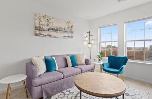 McLean Apartment | Tysons Galleria Retreat