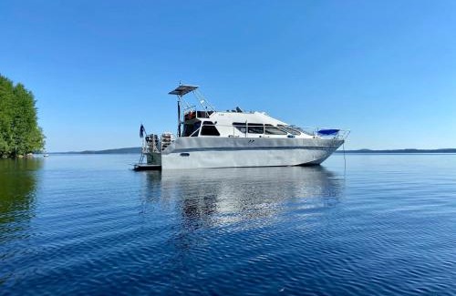 Lahti Boat Rental | Tyylikäs vene Lahdessa