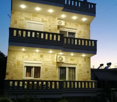 Perivolia Apartment | Tzei House
