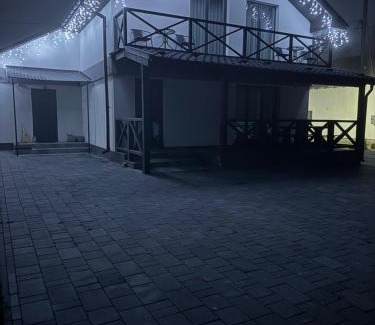Mykulychyn House | U Anastasii i Sofii bilya richki
