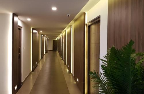 Perintalmanna Hotel | U C plaza