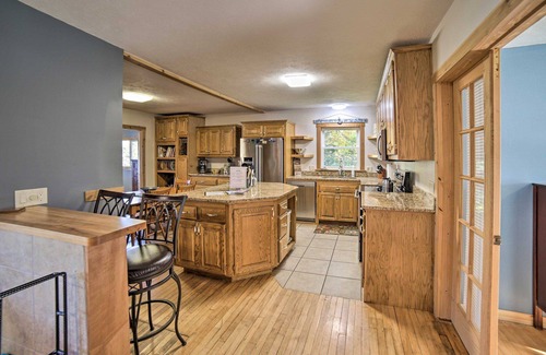 Wetmore Bed & Breakfast | U.P. Badger Lodge BnB-Lake Family 2 Rooms