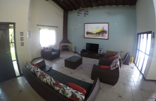 Prumirim House | Ubatuba - Prumirim - 100 meters from the beach. For those seeking quality and comfort!