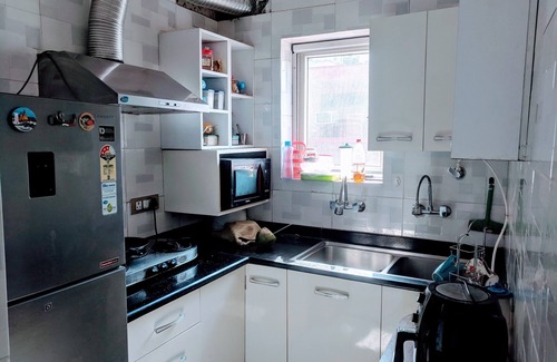 Rajouri Garden House | Uber Apartment for 4 in Central Delhi | Metro 5 mins away | Fully Airconditioned