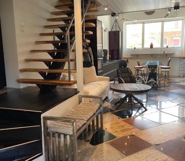 Loderup House | Udda boende med wow-känsla och spabad på terrassen