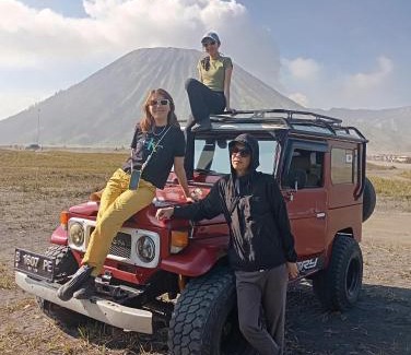 Surabaya Boat Rental | UJ tour & travel