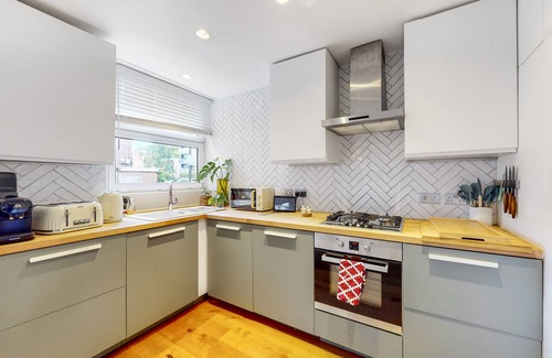 Euston Apartment | UK.LO.MUN - Charming 2-bedroom maisonette with private garden