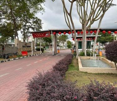 Taman Teratai House | Ulike~home stay~Setia residen~4room