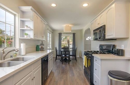 Carlsbad House | Ultimate beach bungalow w/huge yard - 1 block to beach