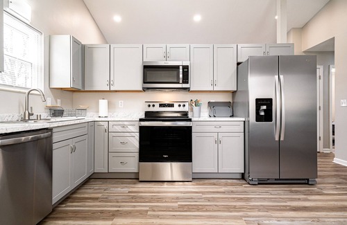 Radcliff House | Ultimate Family Escape - 5BR 2.5BA - 2 Living Rooms