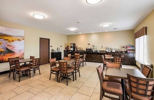 Saint Landry Hotel | Ultimate Getaway at Knights Inn Bunkie! Pool, Free Breakfast, Free Parking