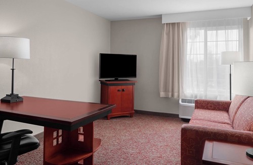 The East Side Hotel | Ultimate Group Stay – 4 Suites w/Kitchen, Living Area & Free SFO Shuttle