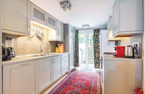 Angel House | Ultra Central London | Leafy Street | Garden | King Bed | King's Cross