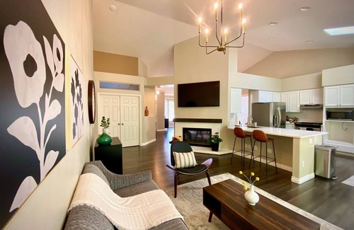 Bethany House | Ultra-Chic Modern Mid-Century Home in Bethany