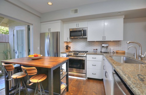 Santa Barbara House | Ultra Chic Townhome with Two Master suites. 1400 sq feet