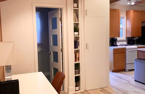 Sherman Oaks House | Ultra Contemporary Guest Suite located in the heart of Sherman Oaks