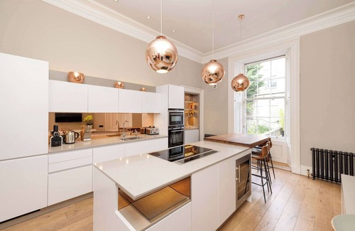 West End Apartment | Ultra Luxe Home near Princes Street