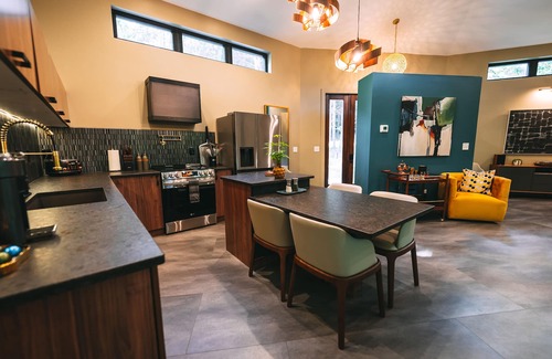 Laurelville Cabin | Ultra Luxe Modern : 15 minutes from Hocking Hills State Park : Stunning Views