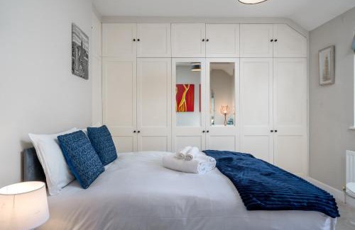 Roehampton Villa | Ultra Luxury House London Garden next to River Thames free parking