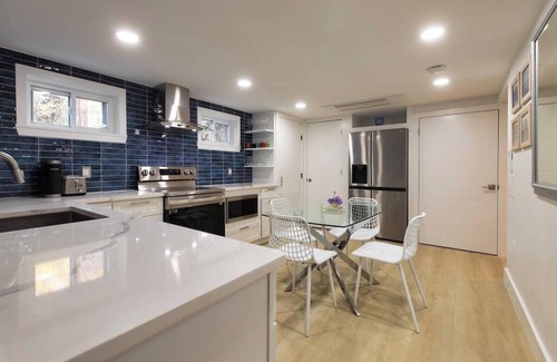 Northwest Apartment | Ultra-Modern Apartment, Pet-Friendly, Free Off-Street Parking, Steps to Metro!