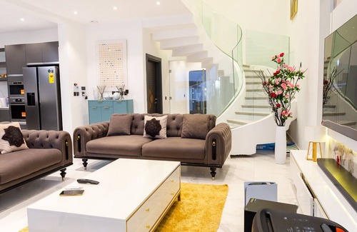 Santeo House | Ultra Modern Luxurious 3Bedroom Townhouse.