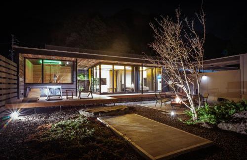 Aoi Ward Hotel | UMEGASHIMA DRIVEｰIN ＆ SAUNA VILLA