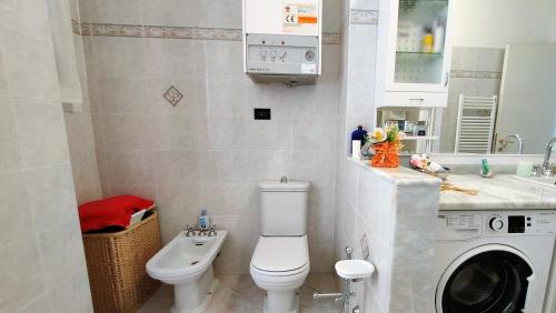 Fezzano Apartment | UN BALCONE IN PINETA