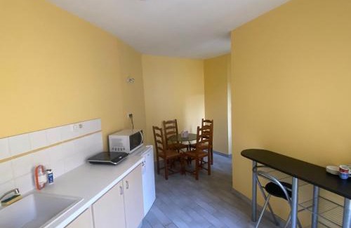 Chef-Boutonne Apartment | Un petit appartement pour 2 à 3 personnes