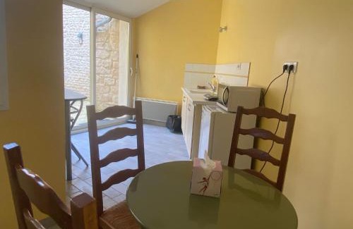 Chef-Boutonne Apartment | Un petit appartement pour 2 à 3 personnes
