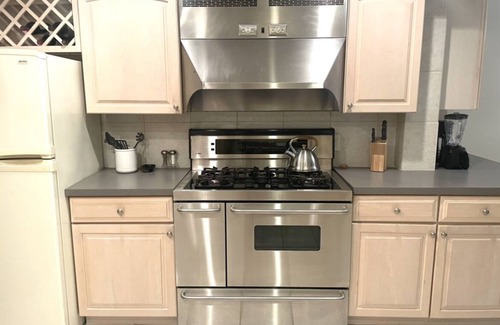 A-Zone House | Unbeatable location - 4 houses to beach, 5BR, 3BA, walkability!