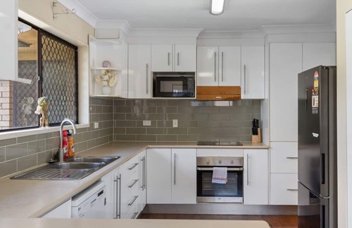Robertson House | Unbeatable Value | Group/Family | Roomy/Convenient