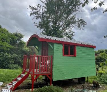Dieupentale Ski Chalet | Une bouteille au canal