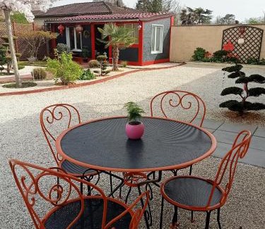Saint-Medard-de-Guizieres Apartment | une pause quelque part au jardin des érables et des niwakis