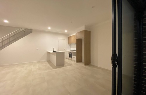South Morang House | Unfurnished-2 Story 3 Bedroom House- 30min to Melbourne international Airport