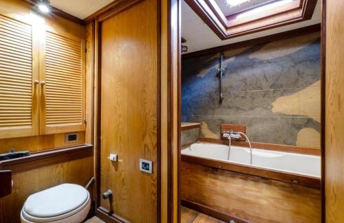 Palamos Boat Rental | Unic boat in old harbour