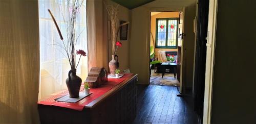 Springwood House | UNIQUE 1920's Historic Retreat! Pet Friendly!