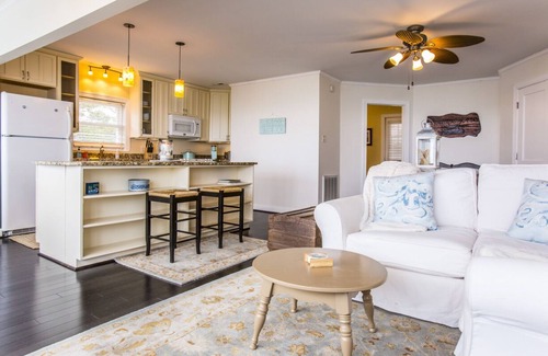 Deltaville Cottage | Unique 2-bedroom waterfront cottage