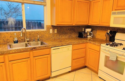 Northwest Reno House | Unique 8 beds 5TVs Pet Friendly House Sleeps 15