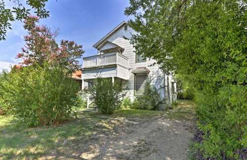 Northwest Los Angeles Heights House | Unique Art Home Less Than 5 Miles to San Antonio Riverwalk