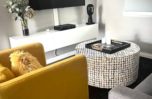 Ventura Apartment | Unique Beach Gem