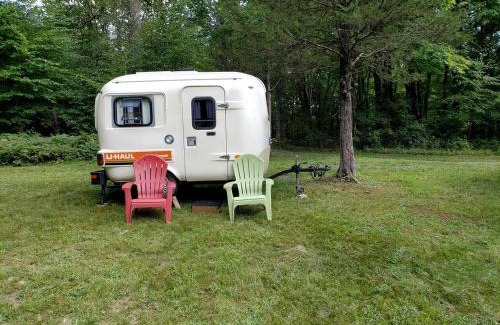 Pine Bush House | Unique Caravan for Vintage Glamping Experience in Pine Bush, New York