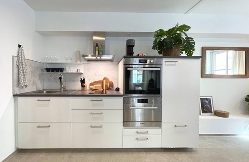 Rathaus Apartment | Unique city center studio with carport