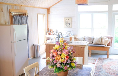 Belmont Apartment | Unique Coastal Maine Flower Farm Stay