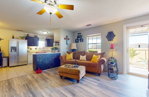 Wise County Cottage | Unique cottage by airstrip for private planes - herb garden, dog-friendly