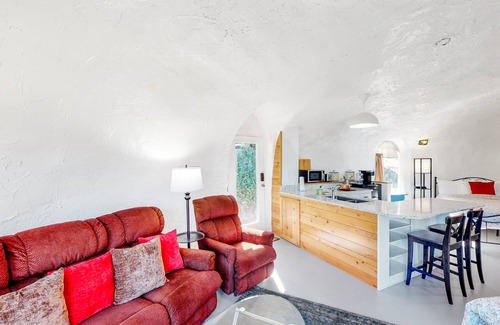 Thurston Apartment | Unique, Dog-Friendly, Riverfront Cottage w/Free WiFi, Views, & Hot Tub