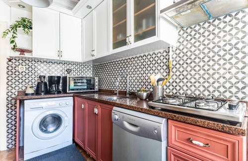 Tophane Apartment | Unique Flat w Balcony 5 min to Istiklal Street