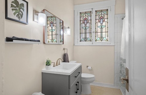 Pittsburgh Apartment | Unique Highland Park 2 Bdr Loft Sleeps 5