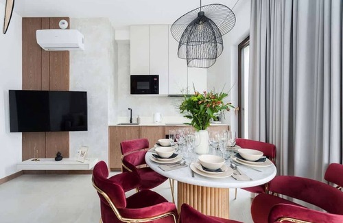 Orlinki Apartment | Unique interiors in a modern seaside marina