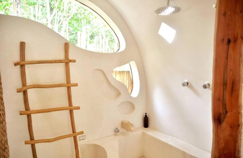 Soliman Bay Cabin | Unique Jungle Dome Kaa