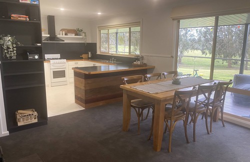 Mansfield House | Unique Lake eildon frontage retreat, house/3units Mansfield+ 45min from MtBuller
